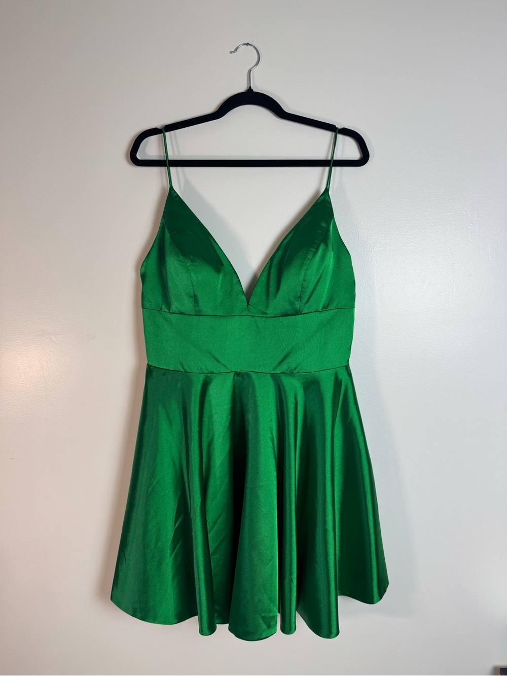 Sherri Hill V Neck Cocktail Dress - size 14